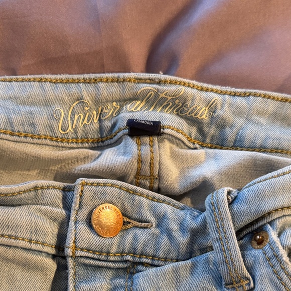Universal Thread Women's Denim Jeans in Light Blue - Picture 2 of 2
